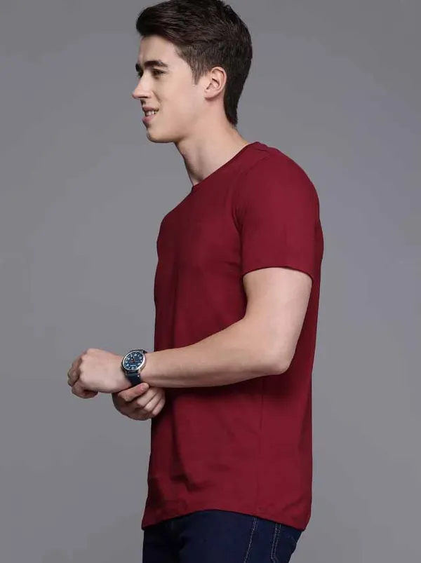 Maroon_Round_Neck_Cotton_Blend_Stylish_Fashionable_T-Shirt_For_Men